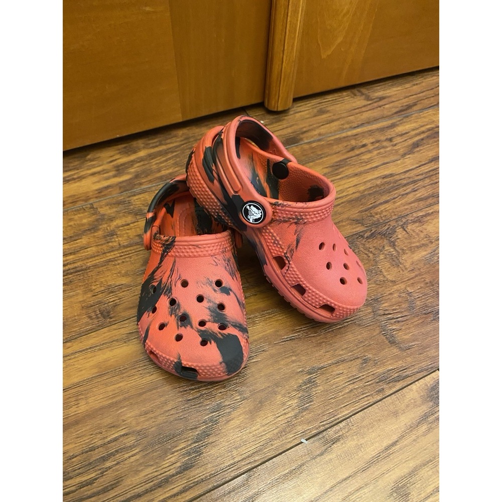 New Without Box Crocs Classic Marbled Clog Unisex Kids US 7C Red Black